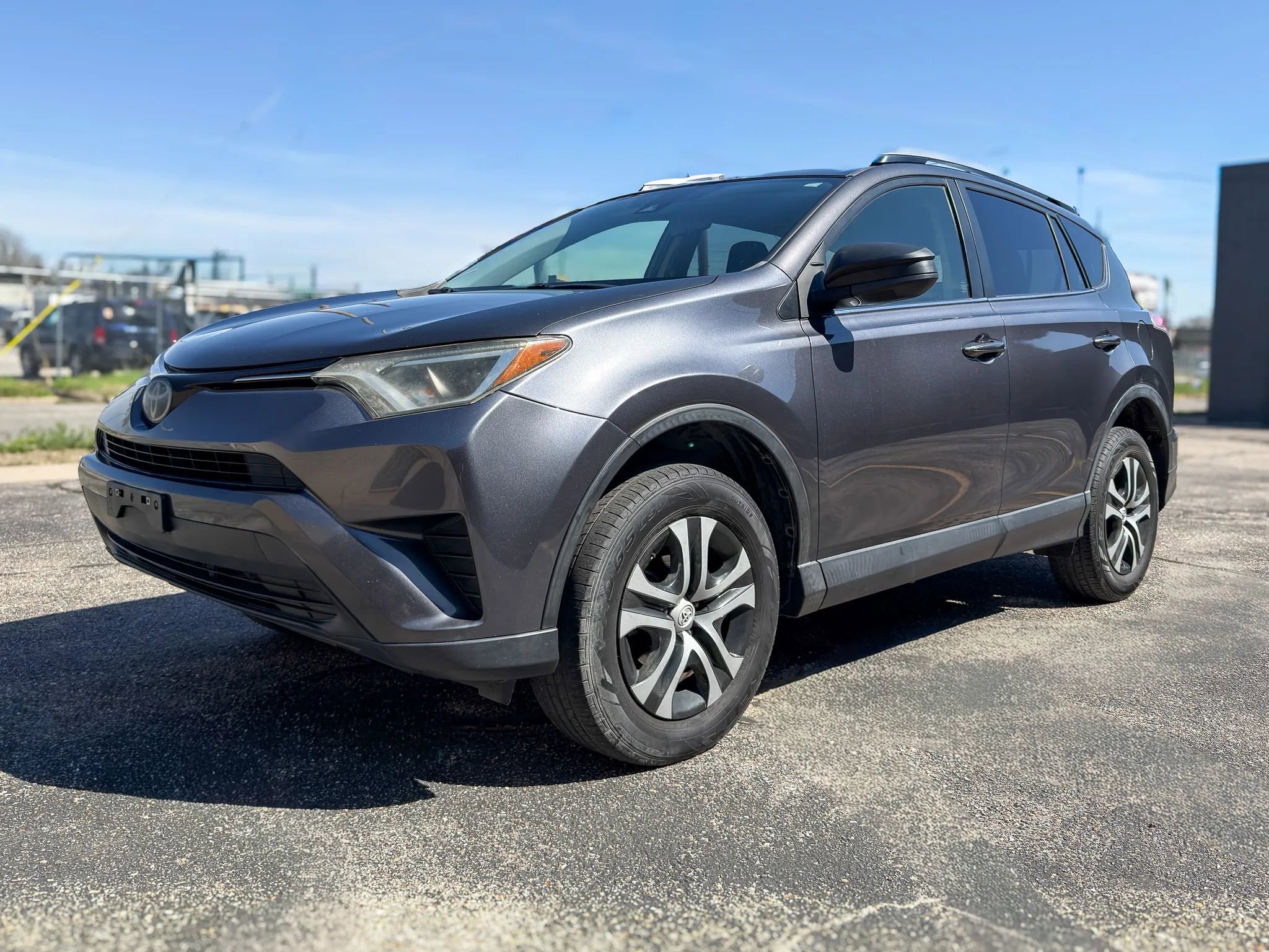 Used 2018 Toyota RAV4 LE image 3