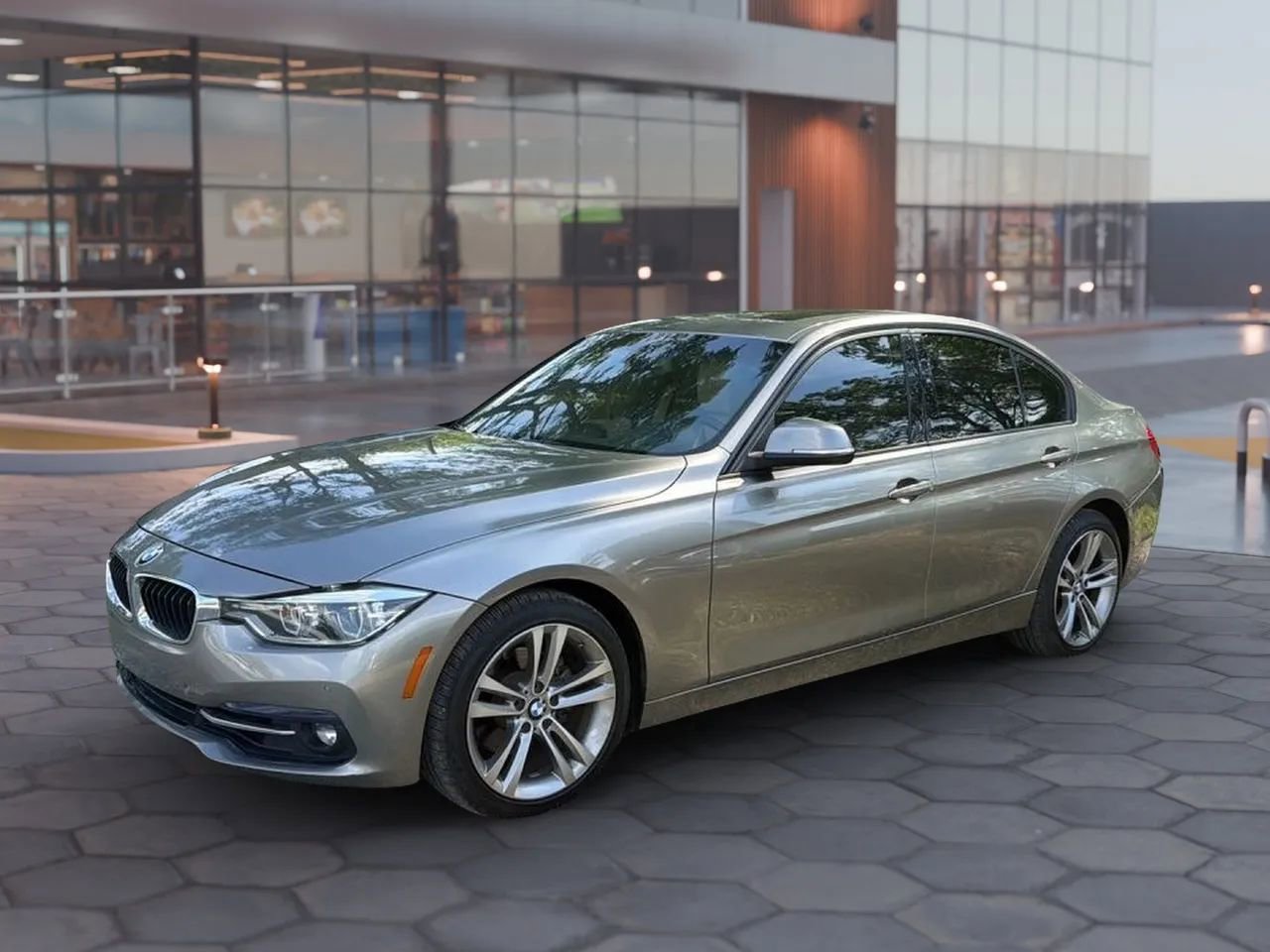 Used 2016 BMW 328i Sedan RWD image 2