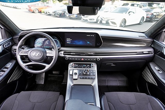 Certified 2025 Hyundai Palisade Calligraphy AWD/4WD image 32