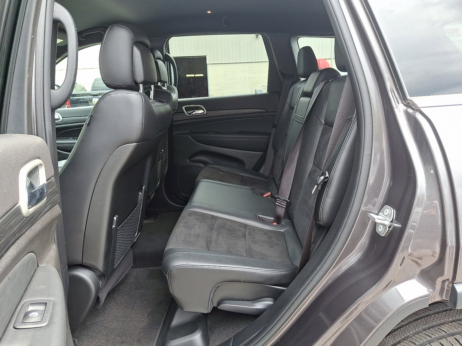 Used 2021 Jeep Grand Cherokee Laredo X image 12