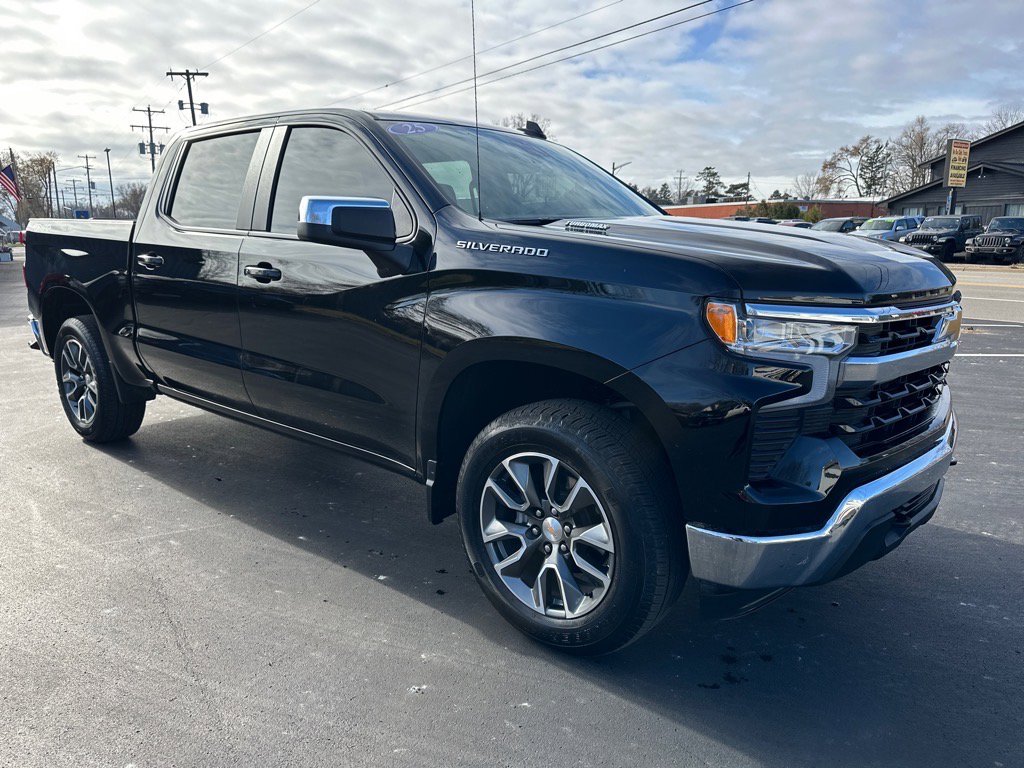 Used 2025 Chevrolet Silverado 1500 LT image 4