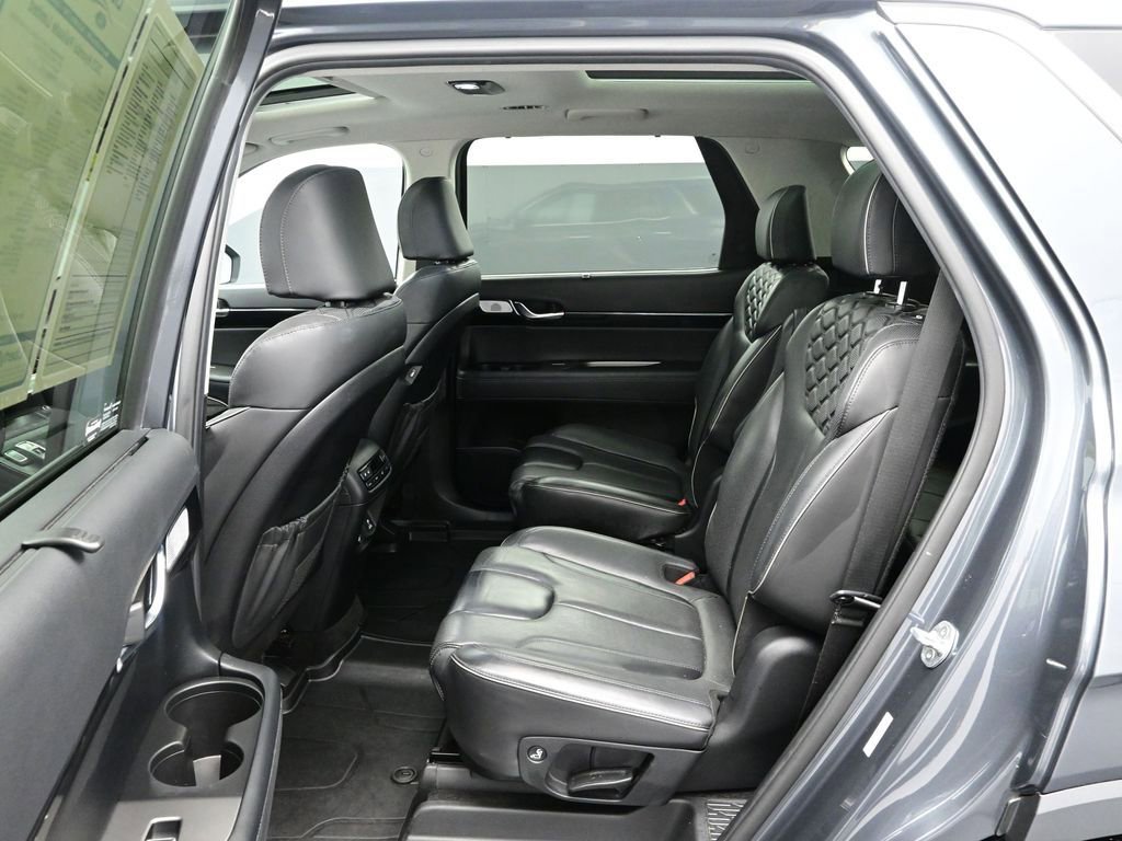 Used 2021 Hyundai Palisade Limited w/ Winter Package AWD/4WD image 15