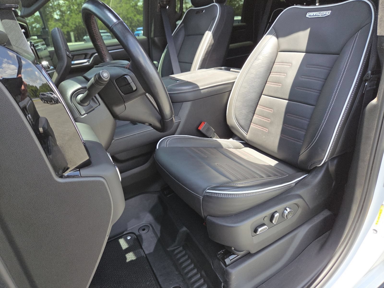 Used 2024 GMC Sierra 2500 AT4X AWD/4WD image 34