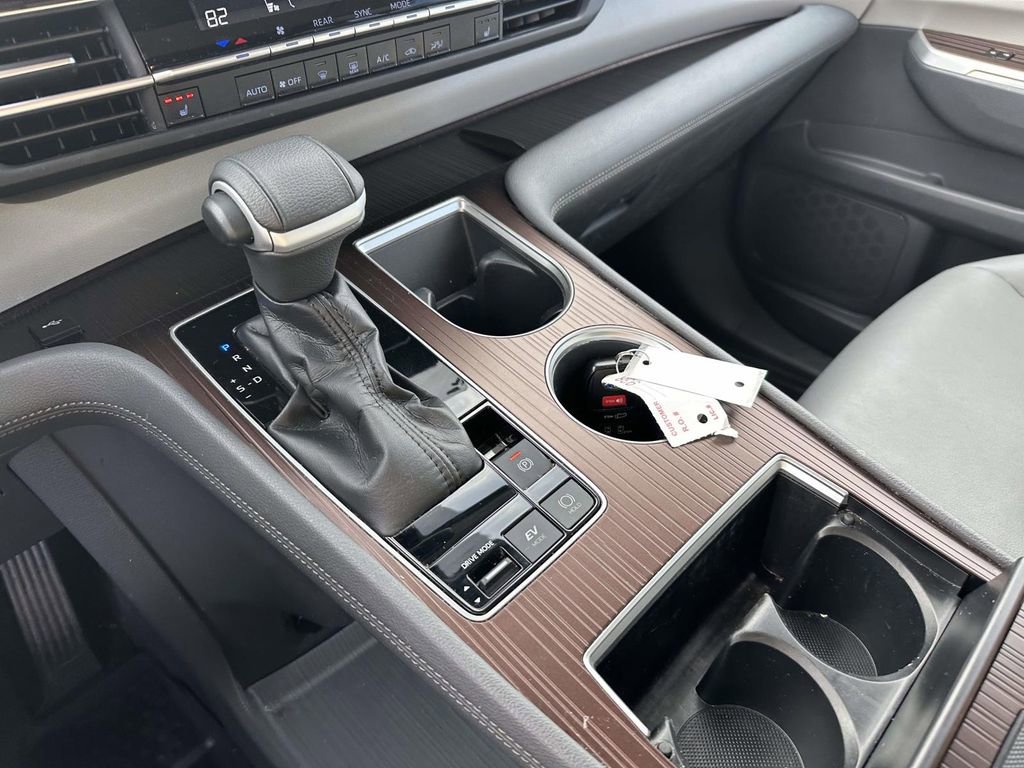Used 2023 Toyota Sienna XLE image 27