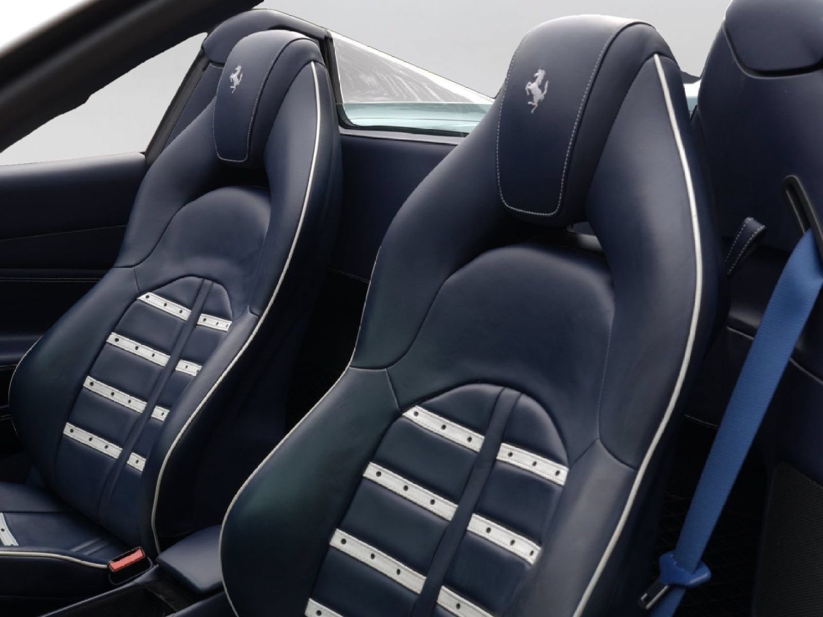 Used 2017 Ferrari 488 Spider RWD image 10