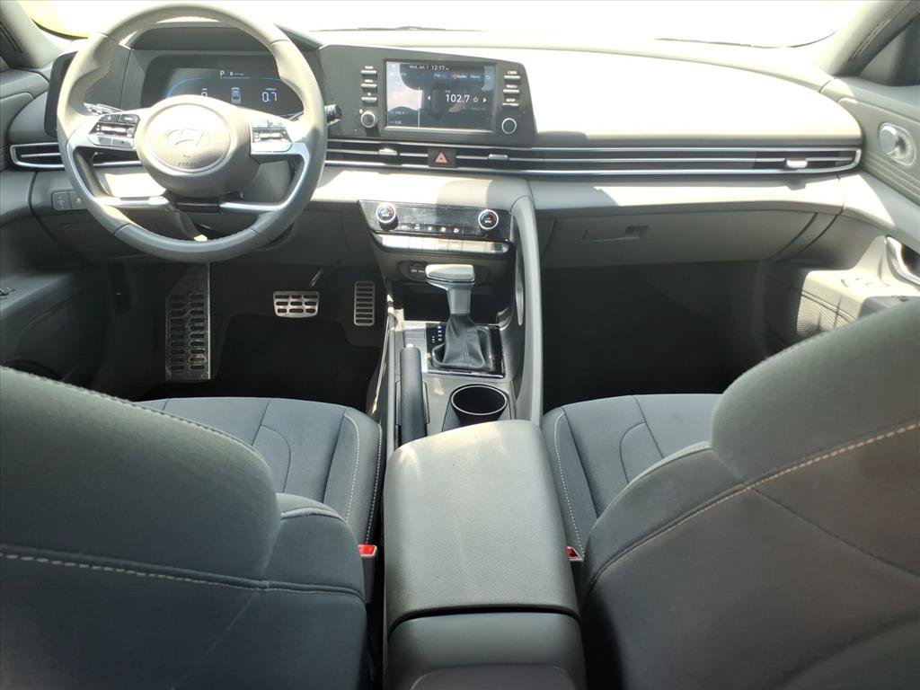 Used 2025 Hyundai Elantra Sport FWD image 13