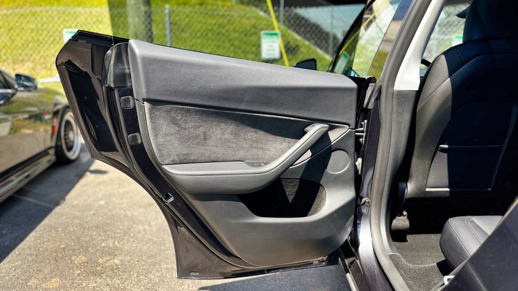 Used 2024 Tesla Model Y Long Range RWD image 67