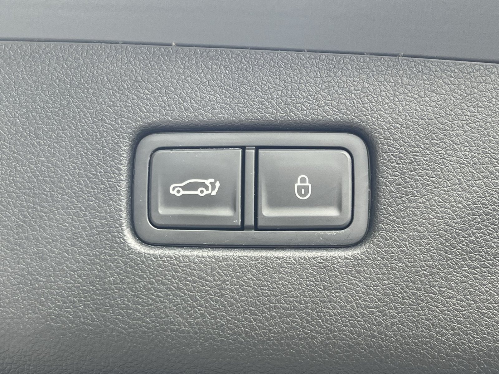 Used 2025 Genesis GV70 2.5T AWD/4WD image 32