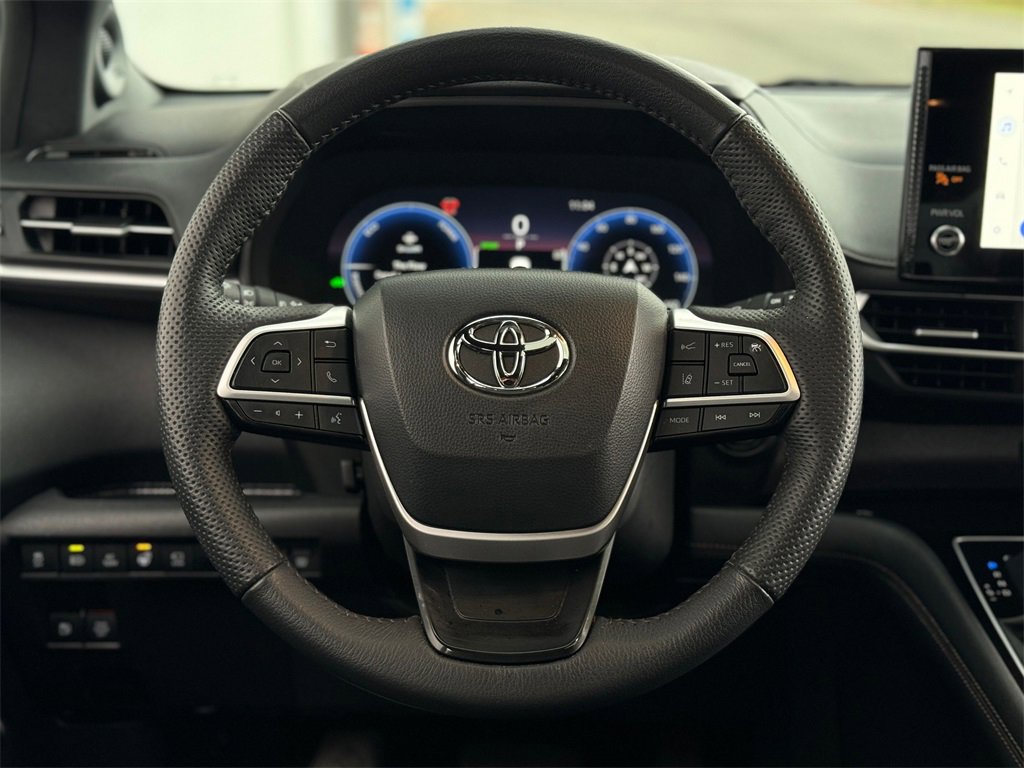 Certified 2025 Toyota Sienna Platinum image 14