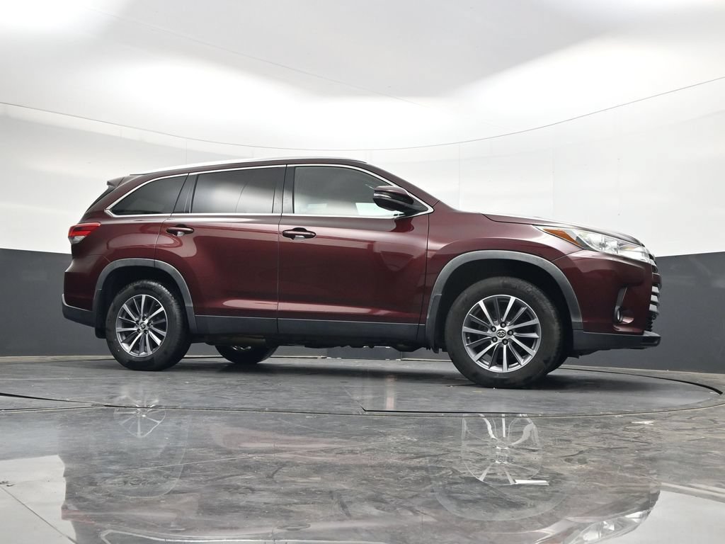 Used 2019 Toyota Highlander XLE AWD/4WD image 40