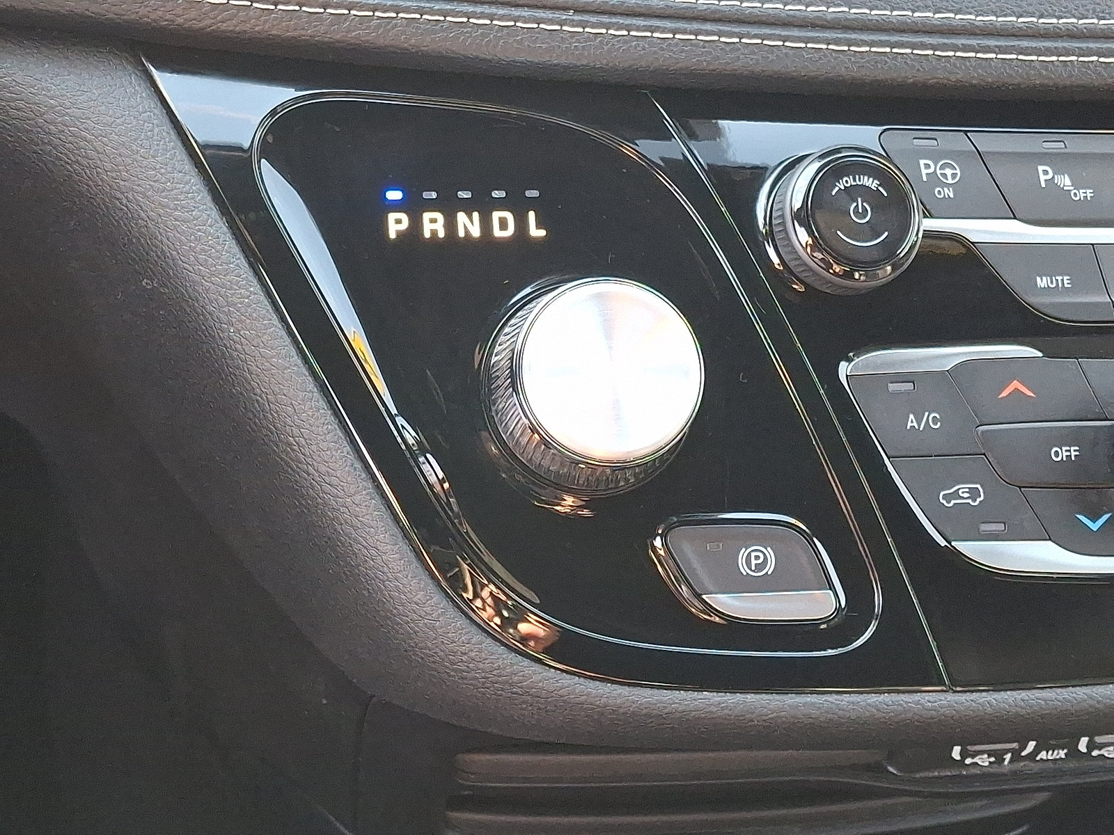 Used 2024 Chrysler Pacifica Limited FWD image 16