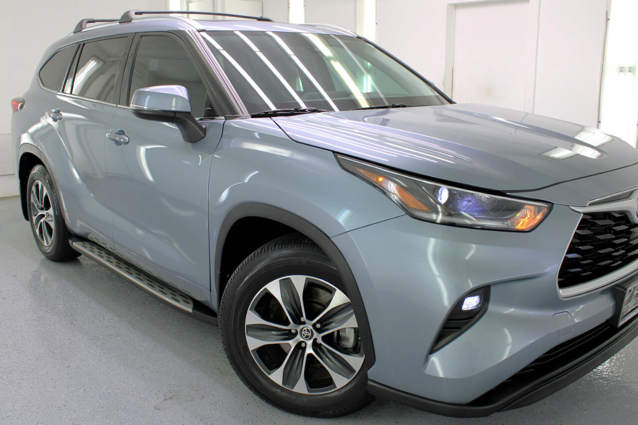 Used 2021 Toyota Highlander XLE image 14