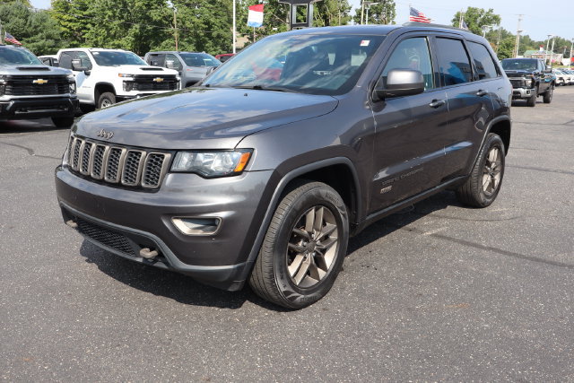 Used 2016 Jeep Grand Cherokee Laredo 75th Anniversary AWD/4WD image 34
