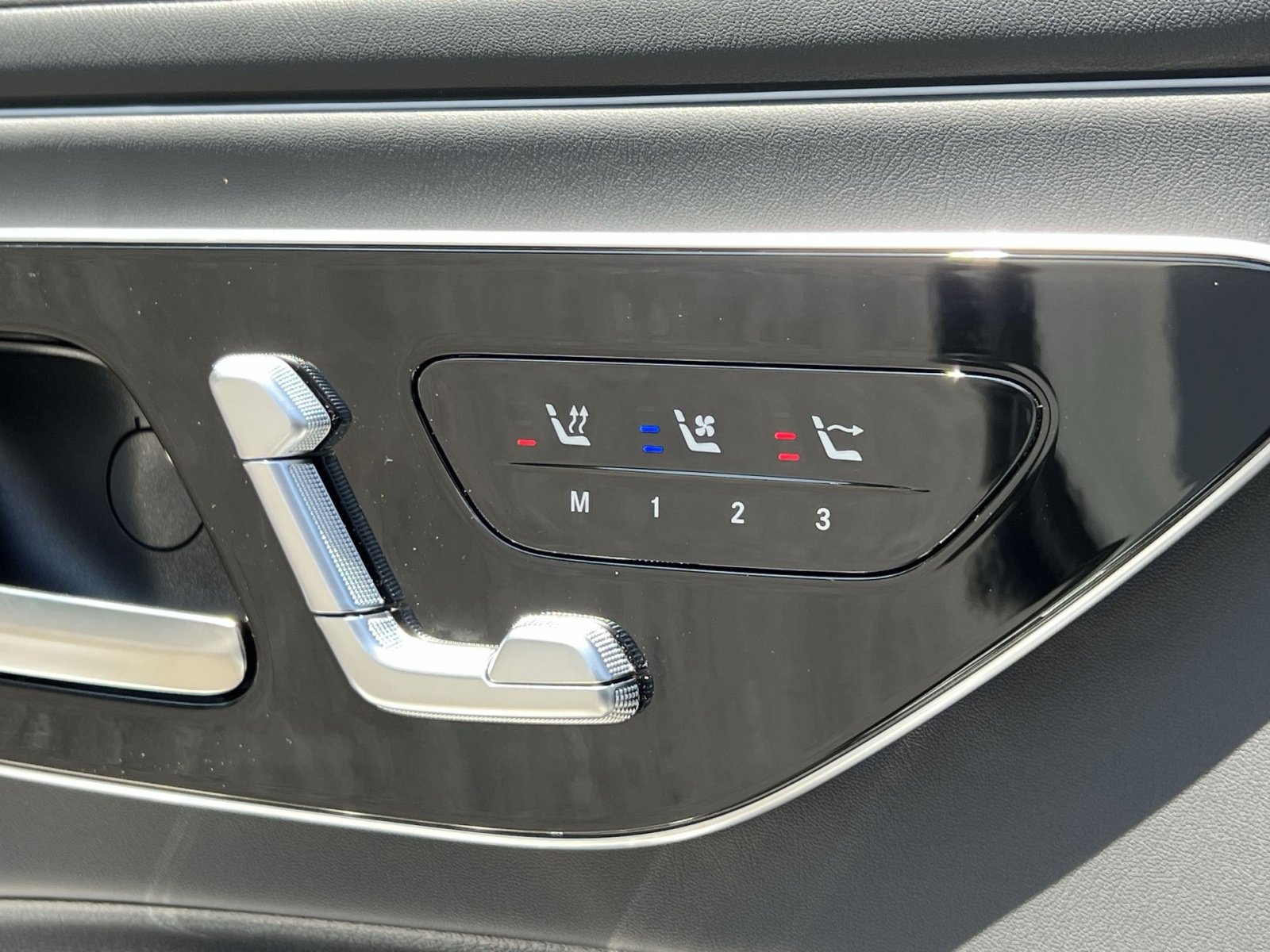 New 2026 Mercedes-Benz CLE 53 AMG 4MATIC Cabriolet image 35