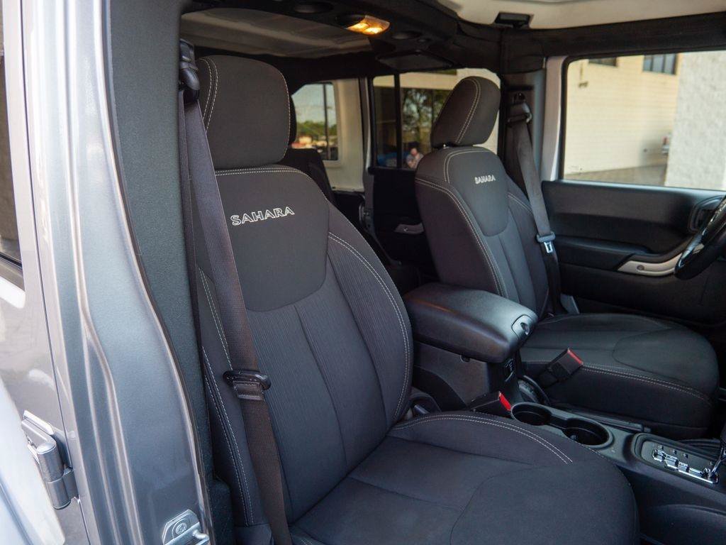 Used 2018 Jeep Wrangler Unlimited Sahara AWD/4WD image 21