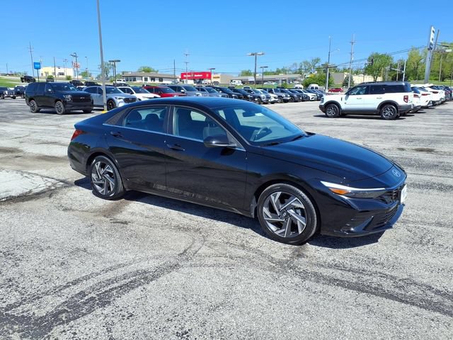 Used 2025 Hyundai Elantra SEL FWD image 8