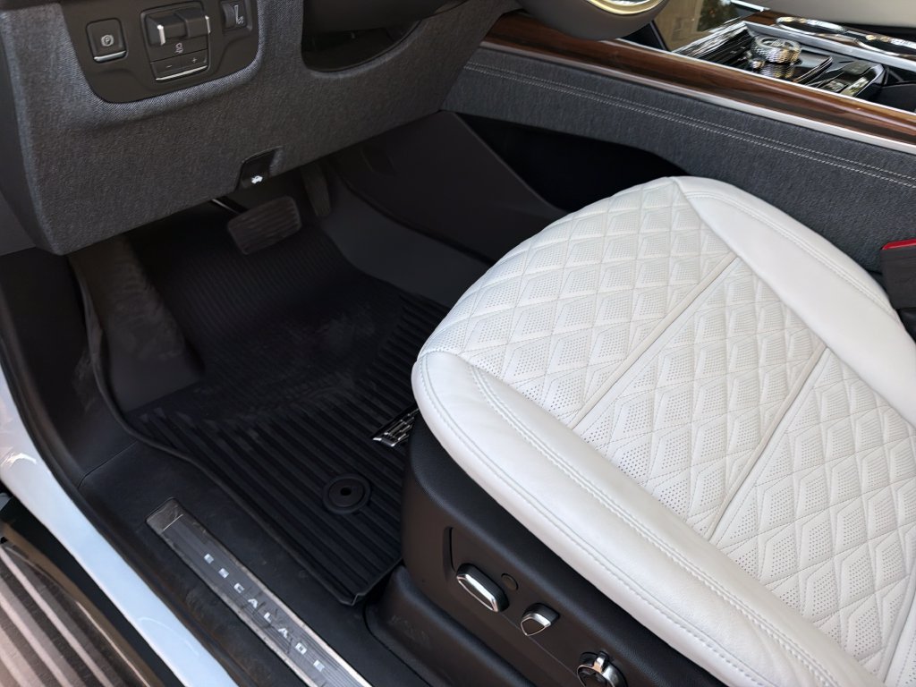 New 2026 Cadillac Escalade ESV Platinum Luxury w/ LPO, Floor Liner Package AWD/4WD image 19