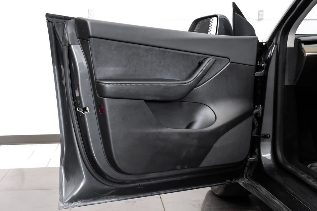 Used 2022 Tesla Model Y Long Range AWD/4WD image 41