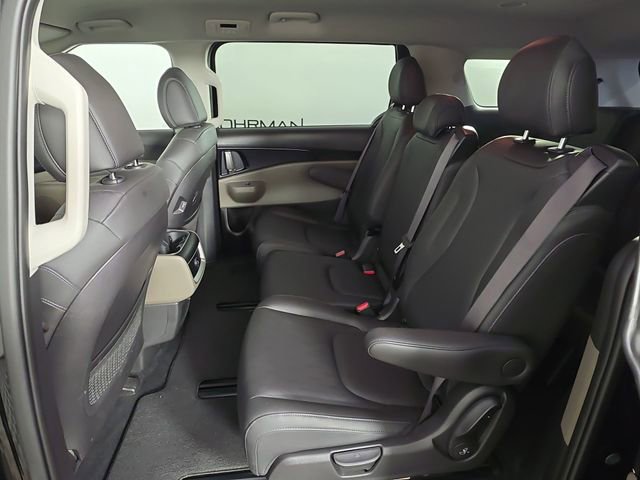 Used 2025 Kia Carnival FWD image 21