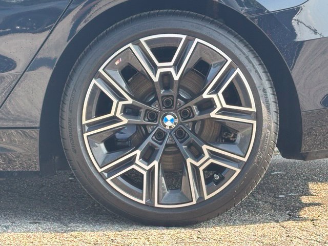 Certified 2026 BMW i5 eDrive40 w/ Executive Package AWD/4WD image 4