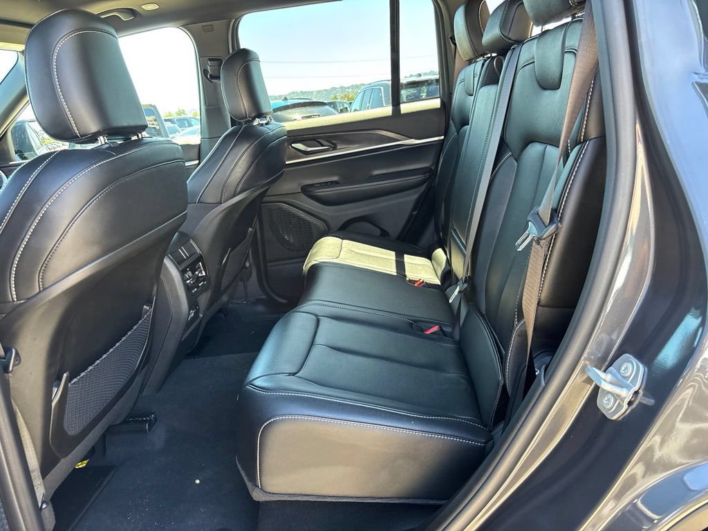 Used 2025 Jeep Grand Cherokee Limited w/ Black Appearance Package RWD image 21