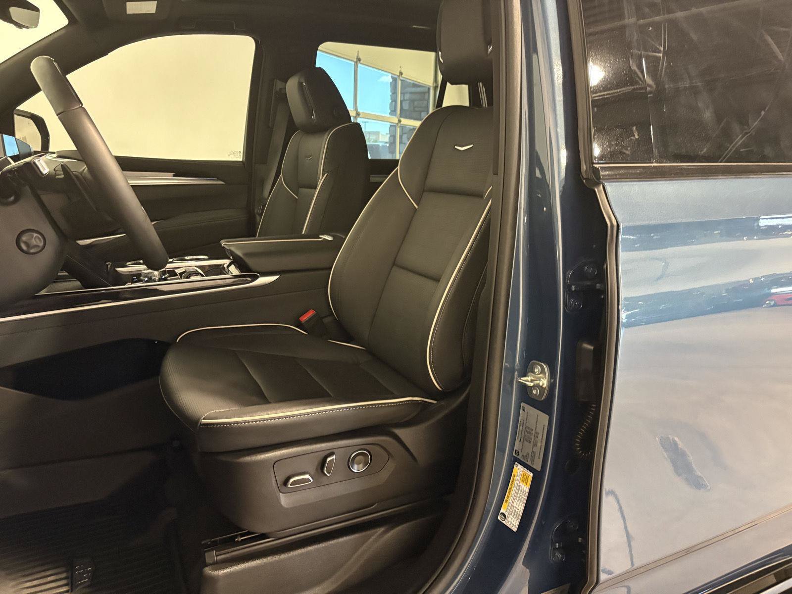 Used 2025 Cadillac Escalade Sport w/ Touring Package AWD/4WD image 15