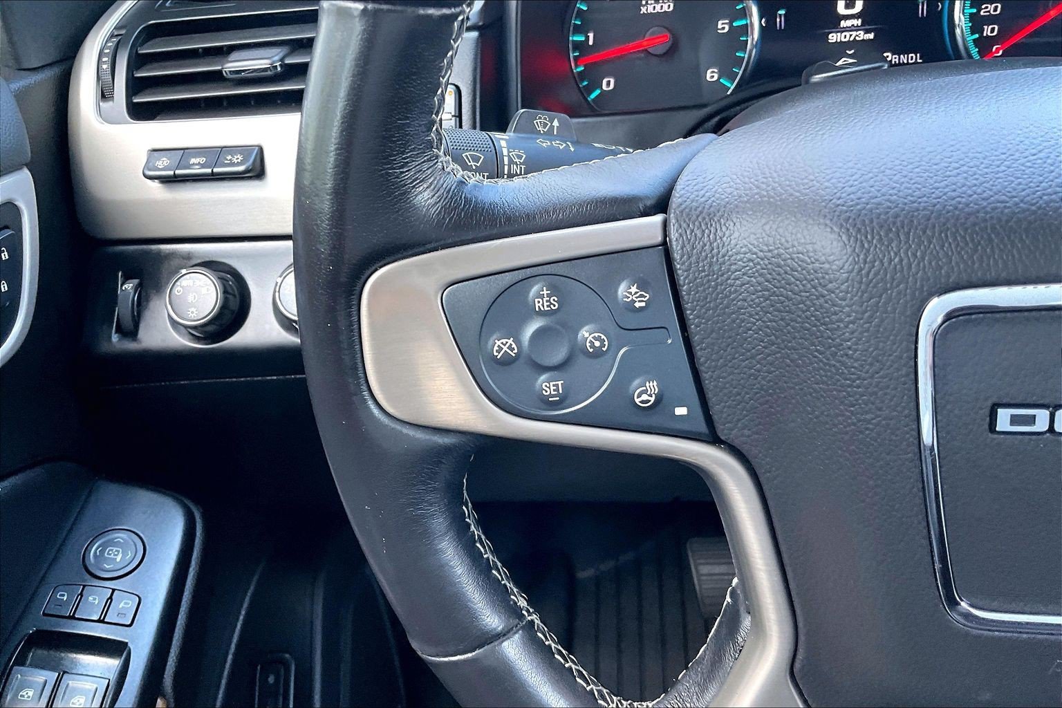 Used 2019 GMC Yukon Denali w/ Denali Ultimate Package AWD/4WD image 17