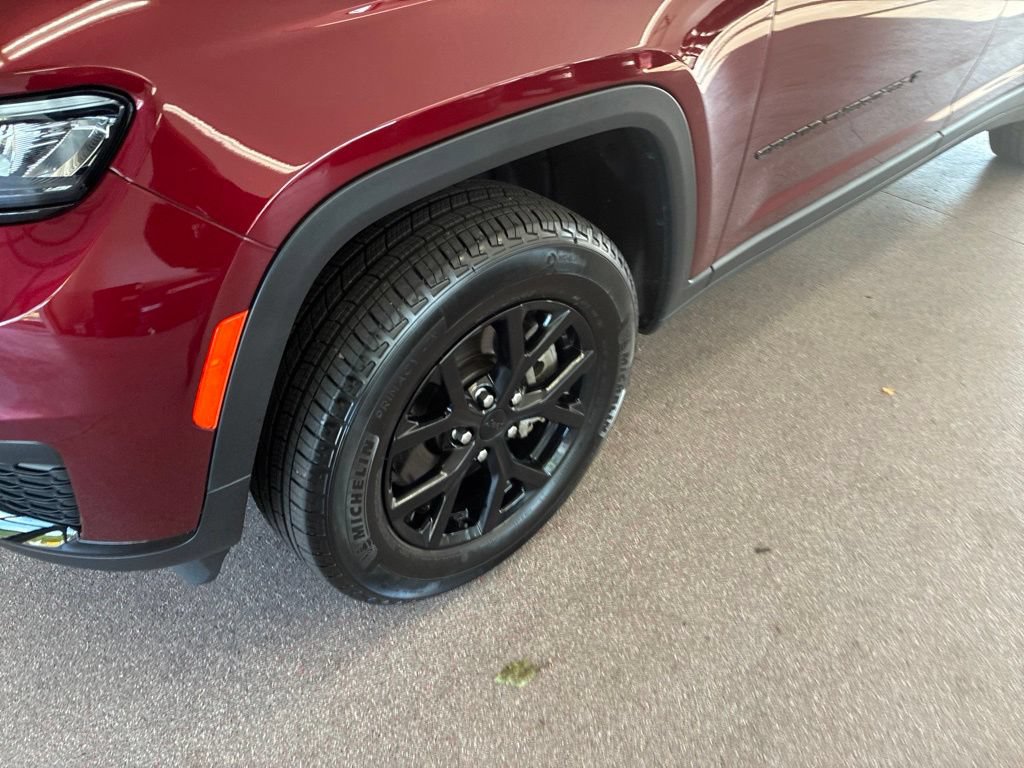 Certified 2025 Jeep Grand Cherokee L Laredo AWD/4WD image 6