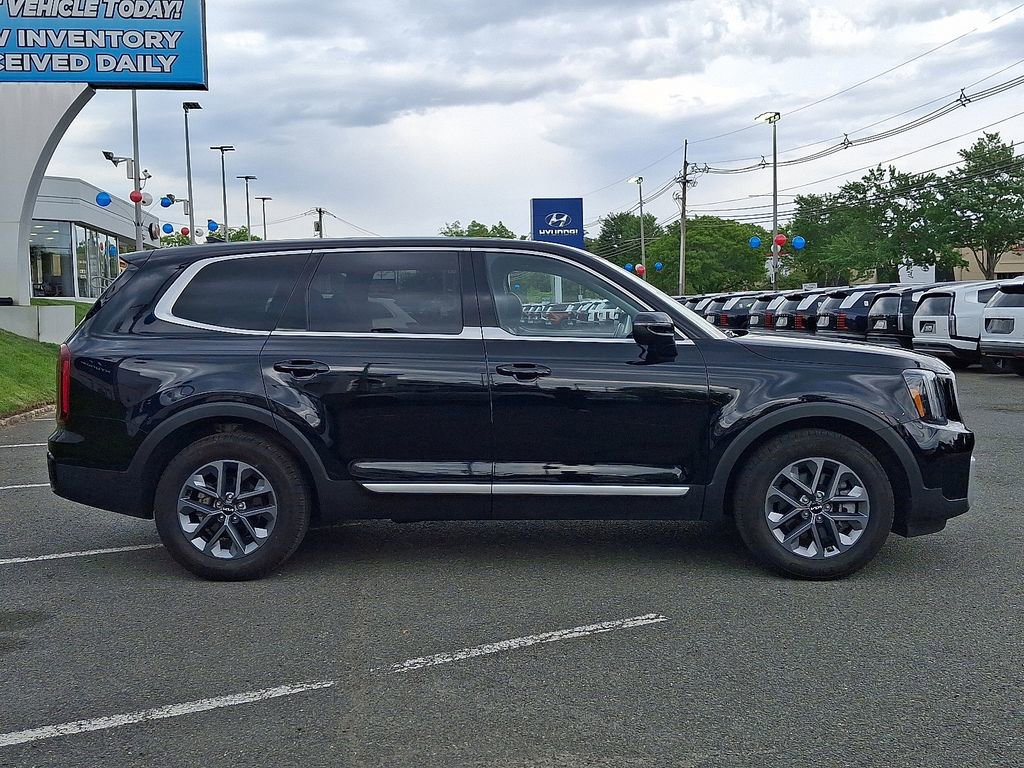 Used 2024 Kia Telluride LX AWD/4WD image 8