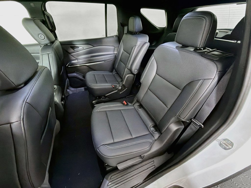 New 2027 Chevrolet Traverse LT w/ Sun and Wheel Package FWD image 25