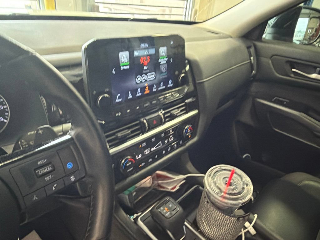 Used 2022 Nissan Pathfinder SL AWD/4WD image 4