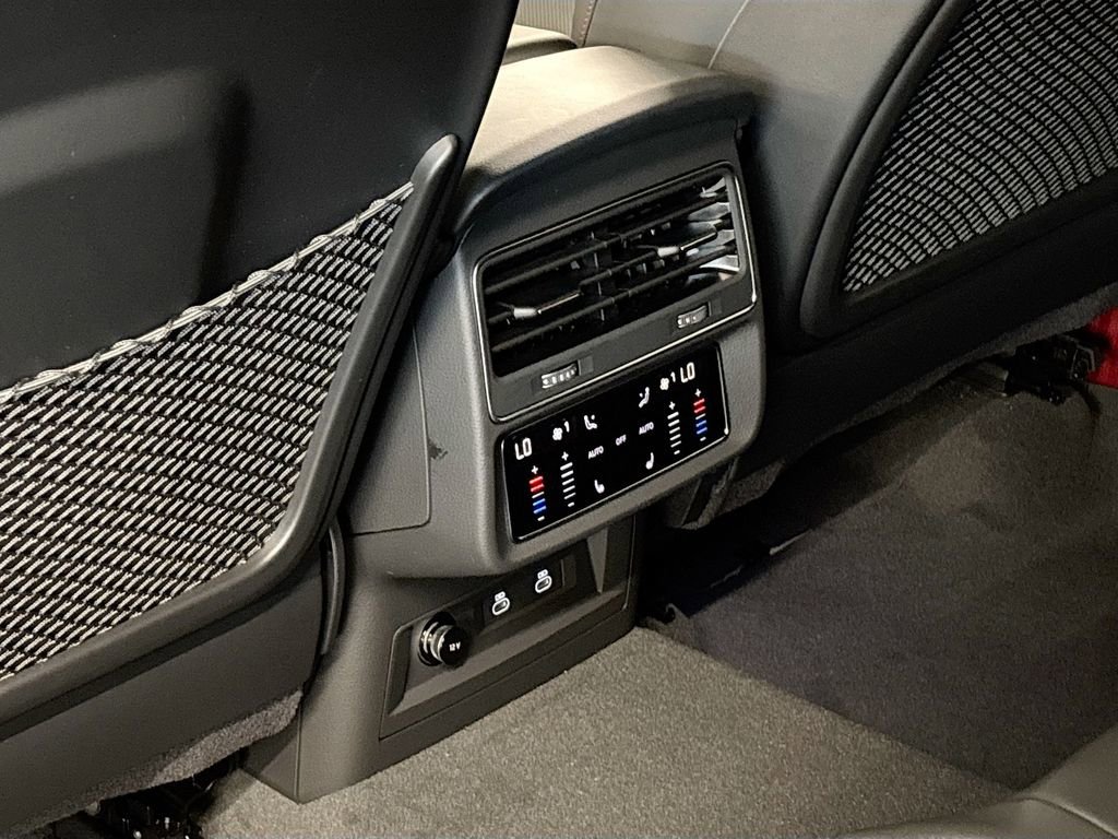 New 2026 Audi SQ8 Prestige image 17