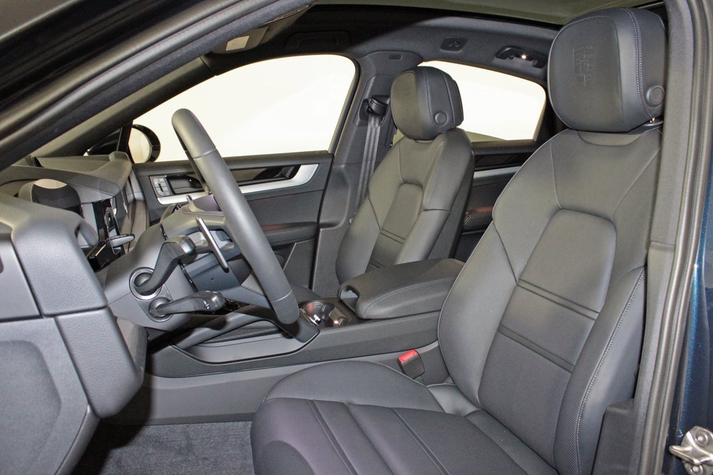 Used 2025 Porsche Cayenne Coupe image 5