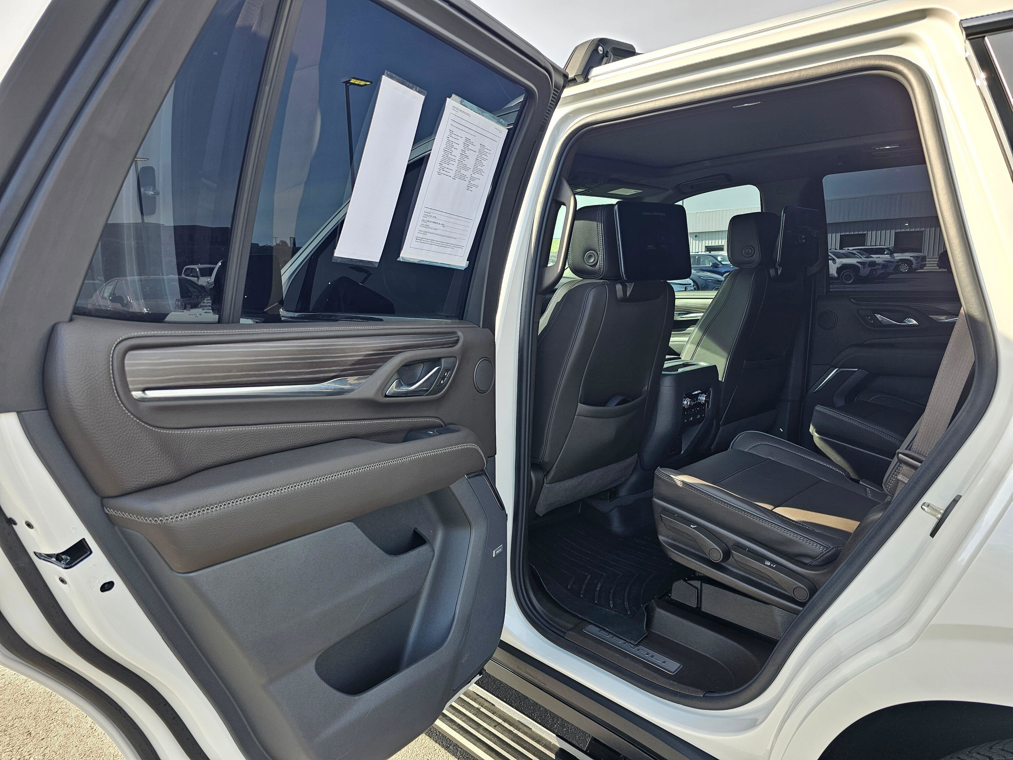 Used 2024 GMC Yukon Denali w/ Denali Reserve Package AWD/4WD image 16