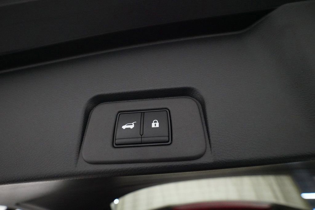 Used 2025 Nissan Rogue SV w/ SV Premium Package image 15