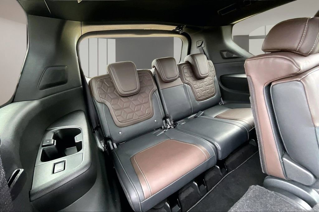 Used 2025 Nissan Armada Platinum Reserve AWD/4WD image 30