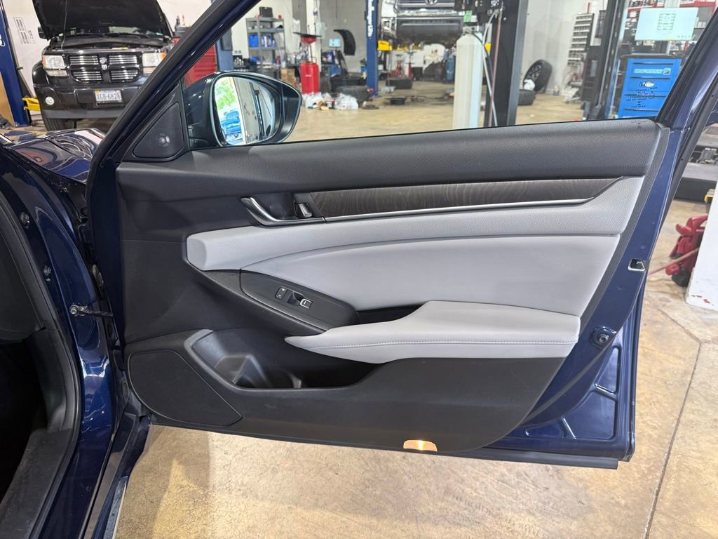 Used 2018 Honda Accord Touring image 26