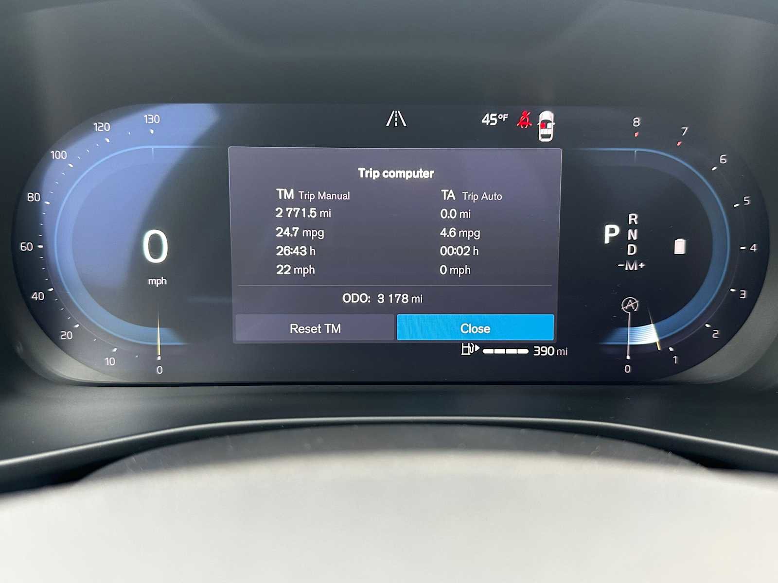 Used 2025 Volvo XC40 B5 Plus w/ Climate Package image 25