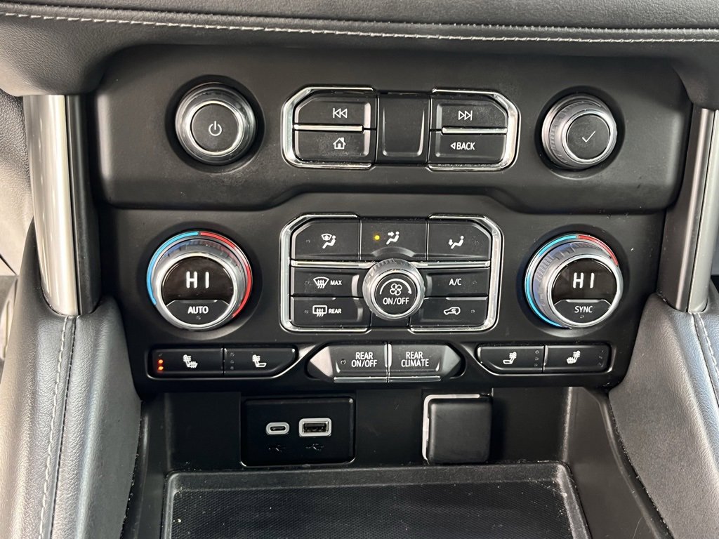 Used 2024 Chevrolet Suburban LT image 8