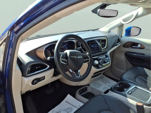 Used 2018 Chrysler Pacifica Touring-L Plus FWD image 14