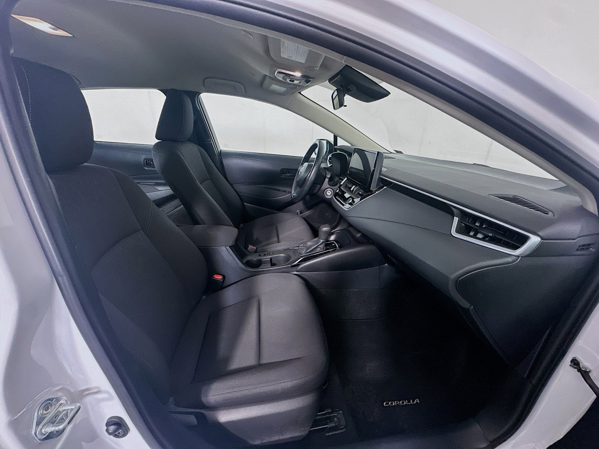 Used 2024 Toyota Corolla LE FWD image 30
