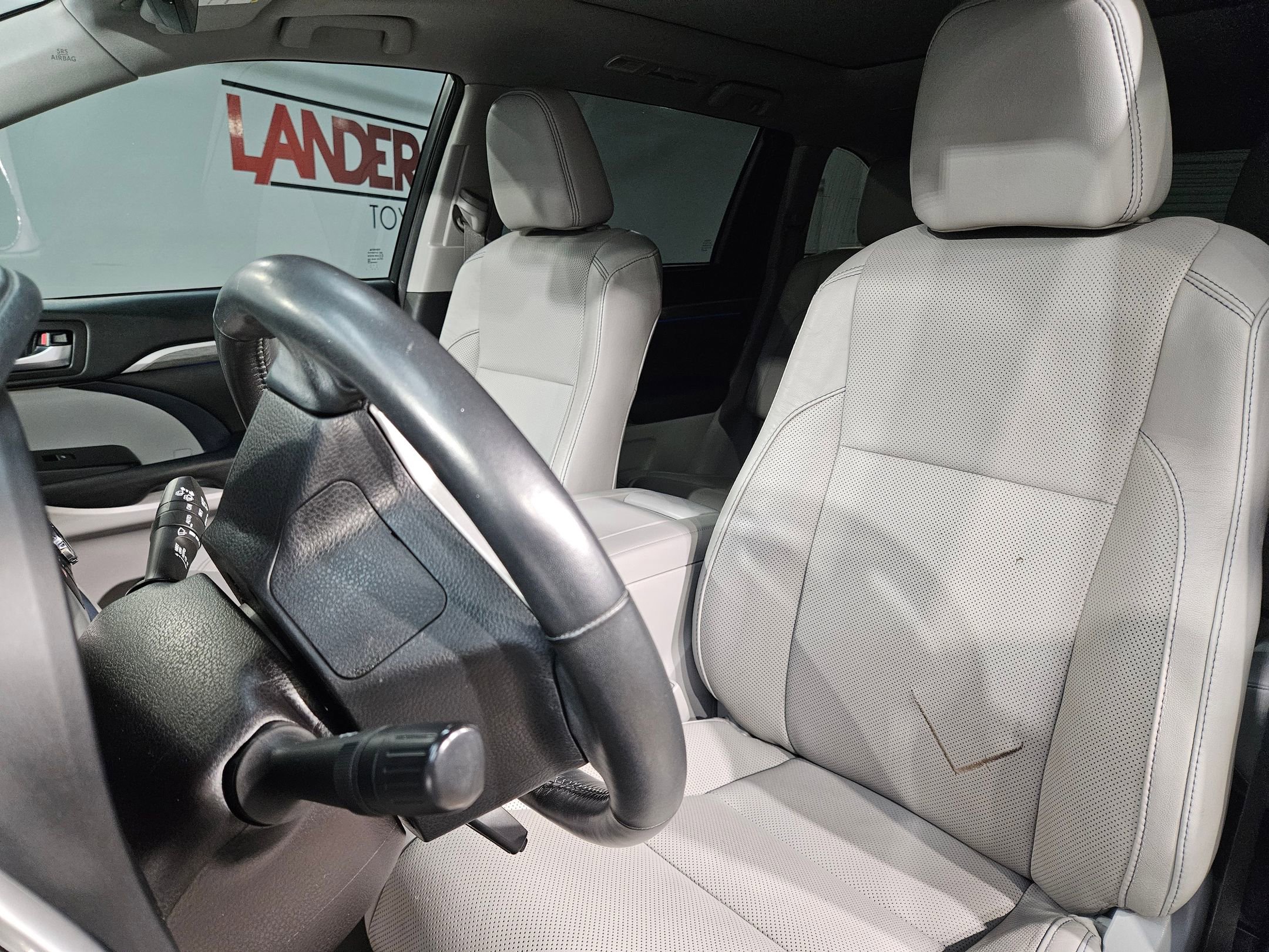 Used 2017 Toyota Highlander Limited Platinum image 24