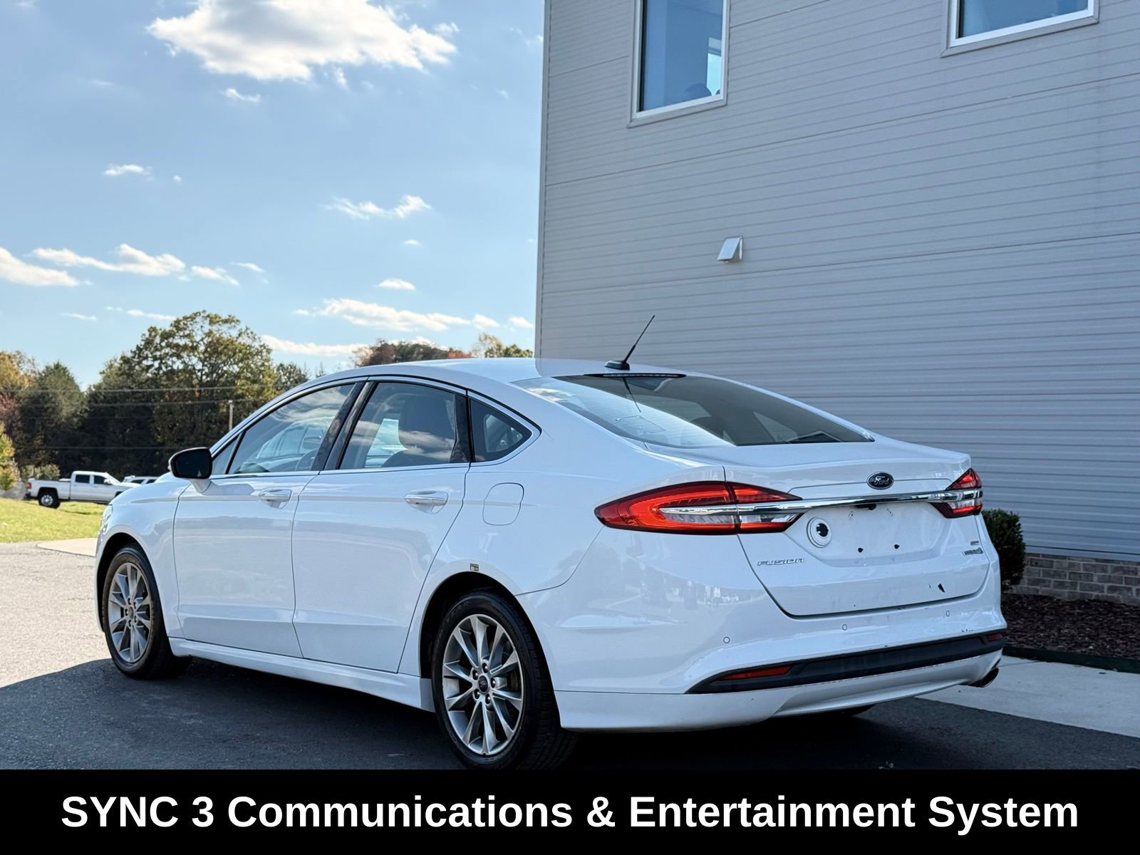Used 2017 Ford Fusion SE w/ Equipment Group 602A image 9