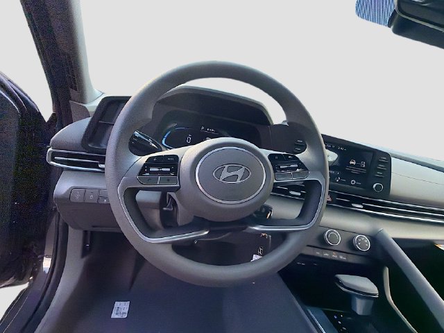 Certified 2026 Hyundai Elantra SE FWD image 12