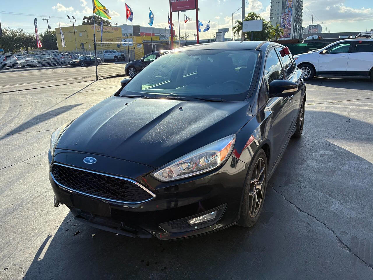 Used 2016 Ford Focus SE w/ SE Sport Package image 6