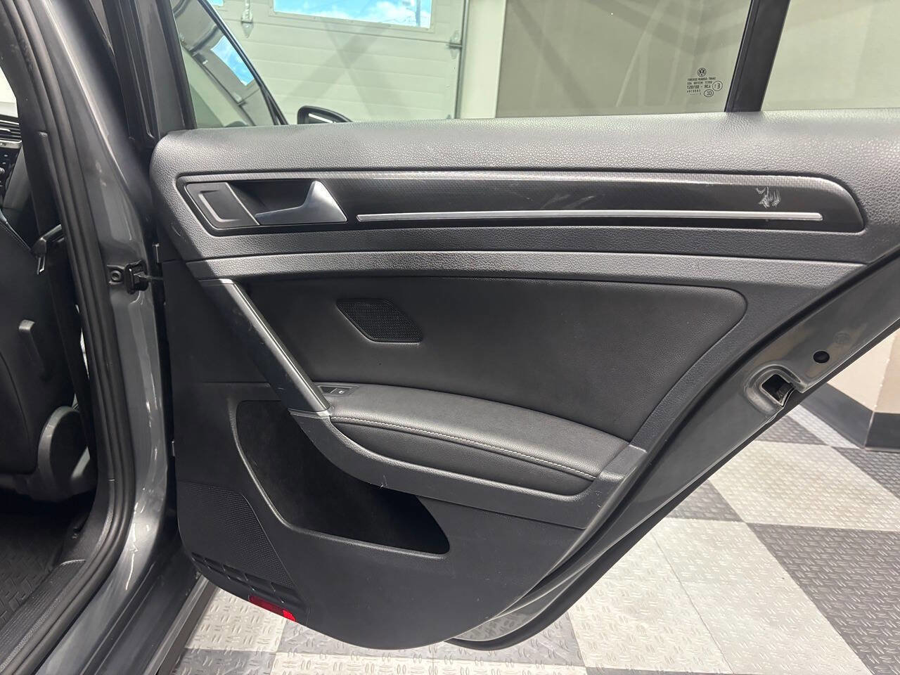 Used 2018 Volkswagen Golf 4-Door AWD/4WD image 29