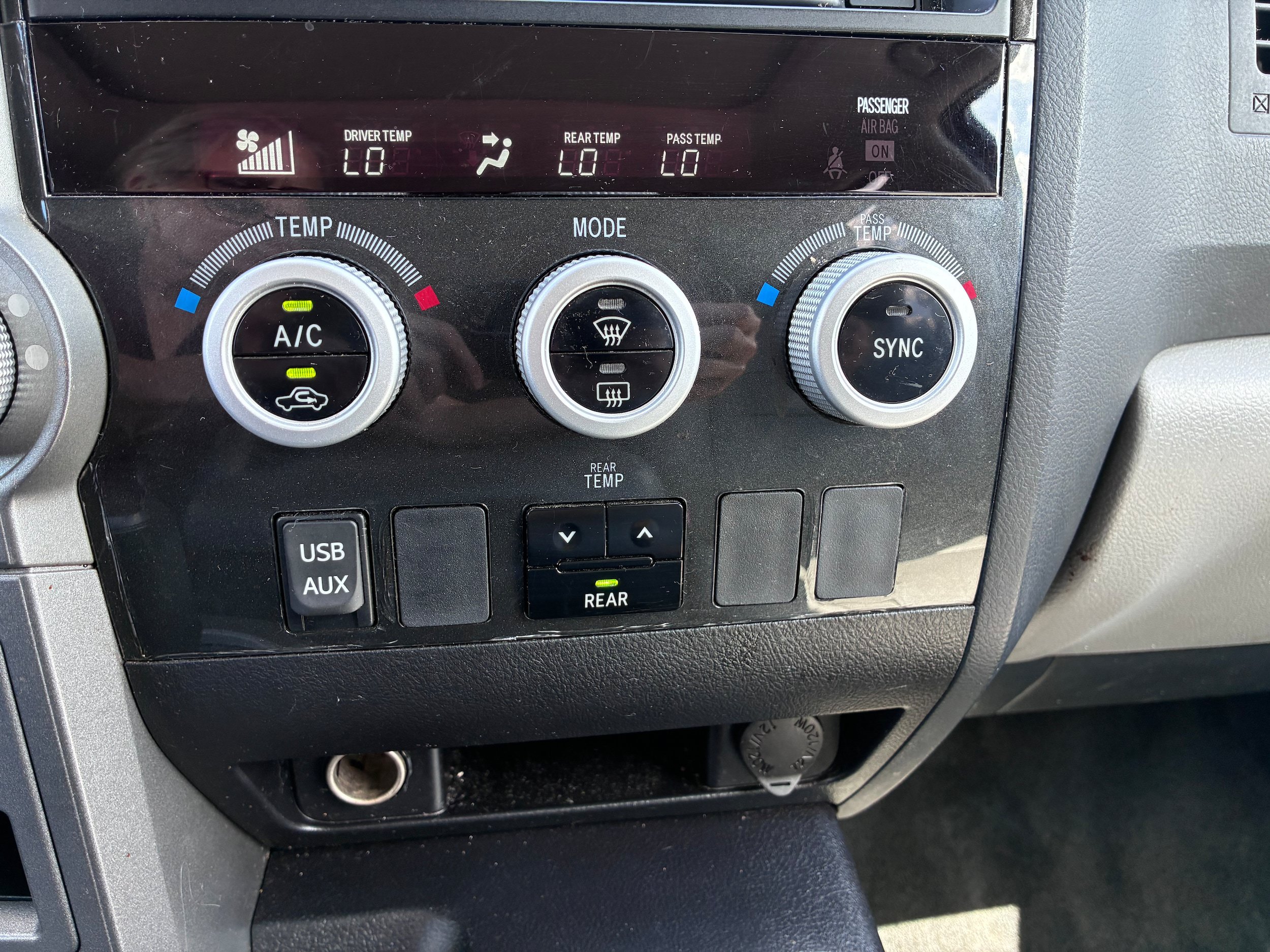 Used 2015 Toyota Sequoia SR5 AWD/4WD image 16