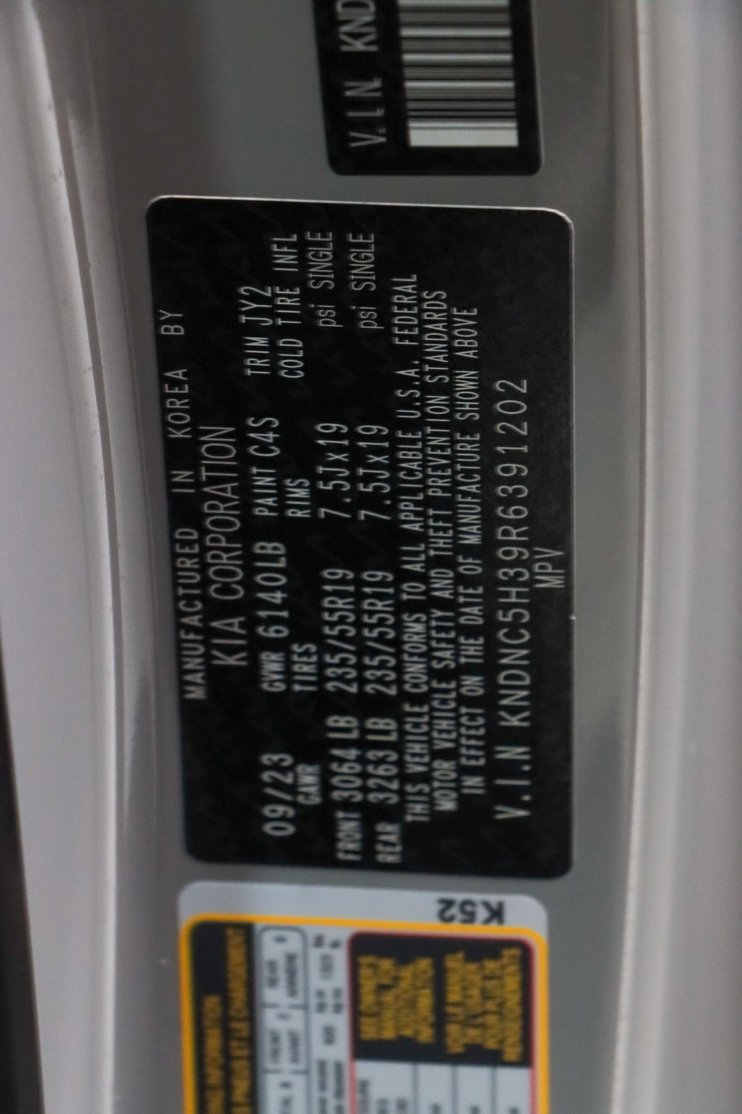 Used 2024 Kia Carnival EX image 34