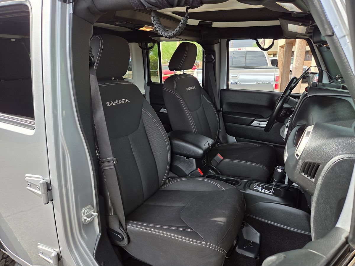 Used 2018 Jeep Wrangler Unlimited Sahara w/ Connectivity Group AWD/4WD image 55