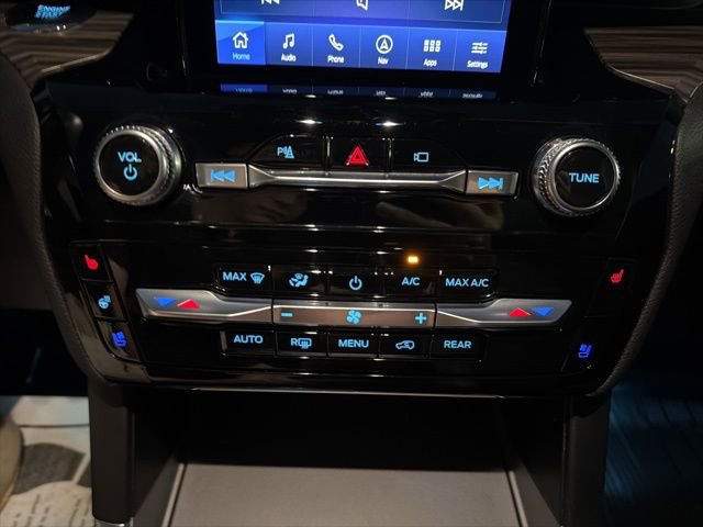 Used 2022 Ford Explorer Limited w/ Limited Technology Package image 35